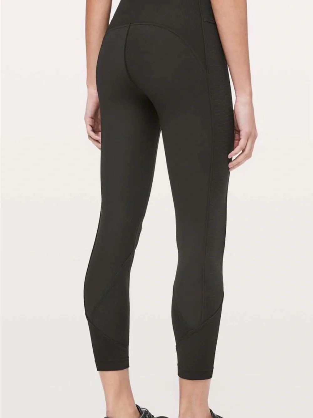 Lululemon Daily Lineup 7/8 Tight 25” (size 6)